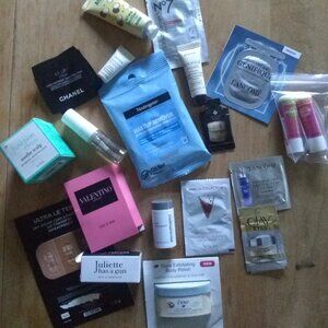 Assortment / Lot of 20 + beauty samples